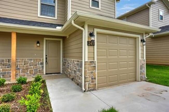 243 W Forest Ave in Sherman, TX - Building Photo - Building Photo