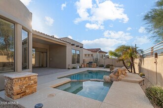 8096 E Windwood Ln in Scottsdale, AZ - Foto de edificio - Building Photo