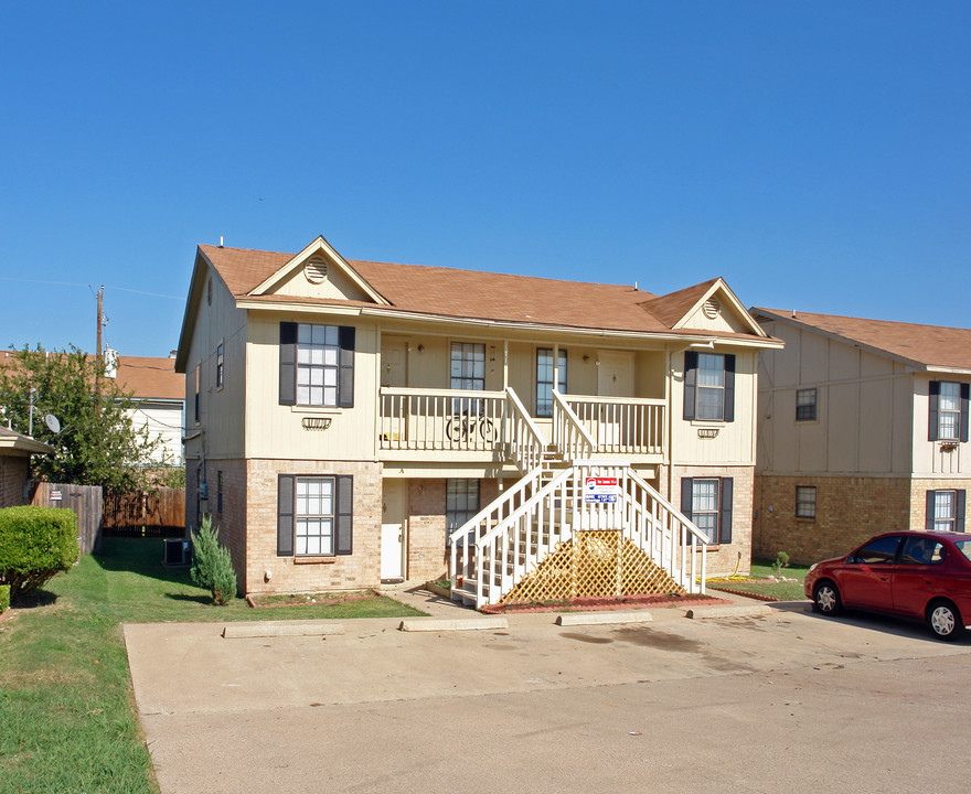 718 Lariat Ln in Fort Worth, TX - Building Photo