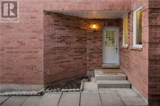 1261 Valerie Crescent in Oakville, ON - Building Photo - Building Photo