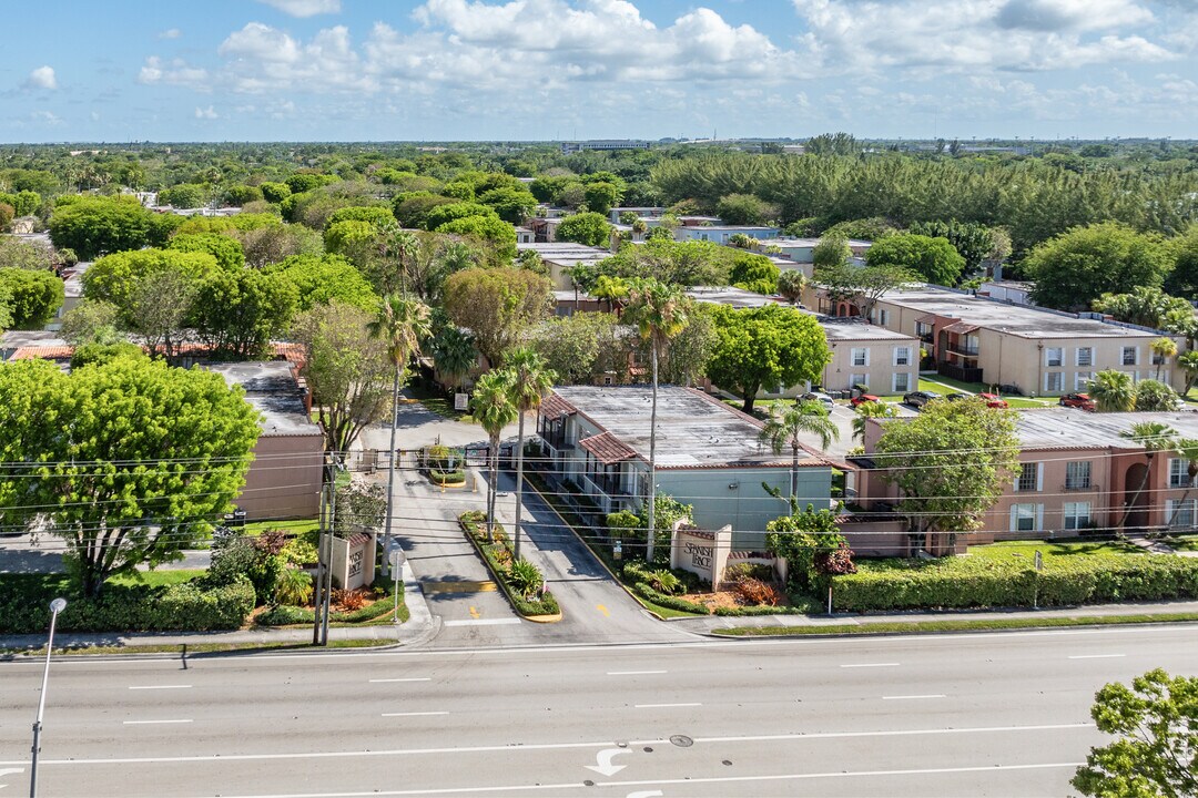 Spanish Trace Condominiums in Miami, FL - Building Photo