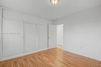 60 NW 79th St, Unit 1 in Miami, FL - Foto de edificio - Building Photo