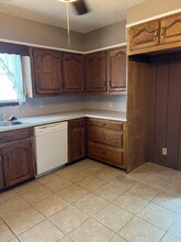 908 Sycamore Dr in Burkburnett, TX - Foto de edificio - Building Photo