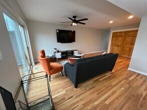 725 Hibbard Rd in Wilmette, IL - Building Photo - Building Photo