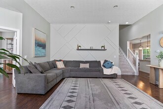 6125 Ashtead Dr in New Albany, OH - Foto de edificio - Building Photo