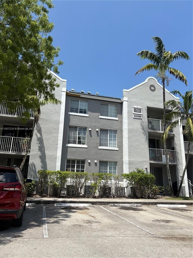 711 SW 111th Way in Pembroke Pines, FL - Building Photo - Building Photo