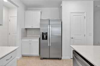 27823 Solis Grande Dr in Bonita Springs, FL - Foto de edificio - Building Photo
