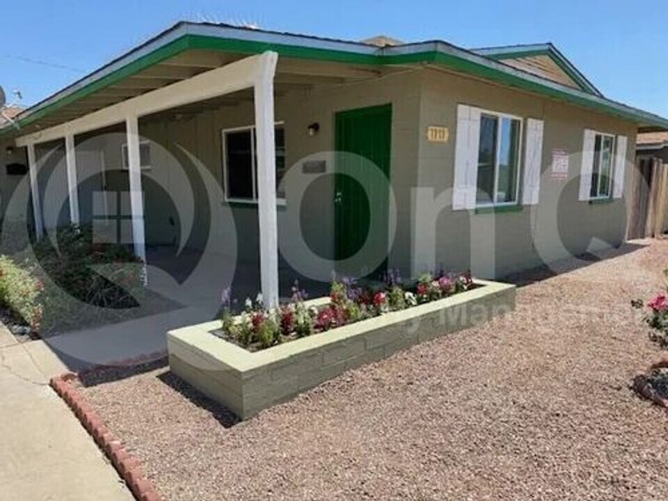 1717 N 42nd St in Phoenix, AZ - Building Photo