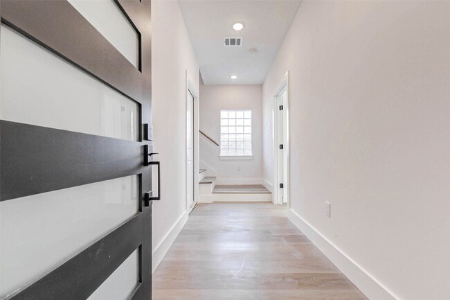 5638 Dolores St in Houston, TX - Foto de edificio - Building Photo