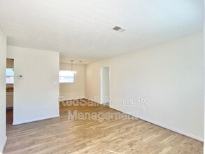 437 Fox Hill Rd in Hampton, VA - Building Photo - Building Photo