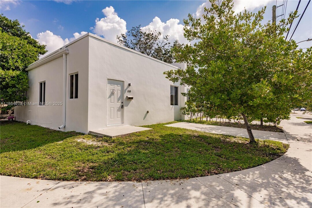 445 NW 77th St in Miami, FL - Building Photo