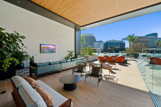 Aster in Long Beach, CA - Foto de edificio - Building Photo