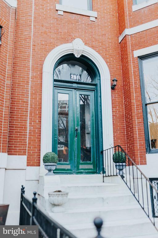 2511 Madison Ave in Baltimore, MD - Building Photo - Building Photo