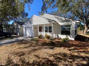 3838 Lake Shore Dr in Palm Harbor, FL - Foto de edificio - Building Photo