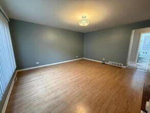 10021 Frontage Rd in Skokie, IL - Building Photo - Building Photo