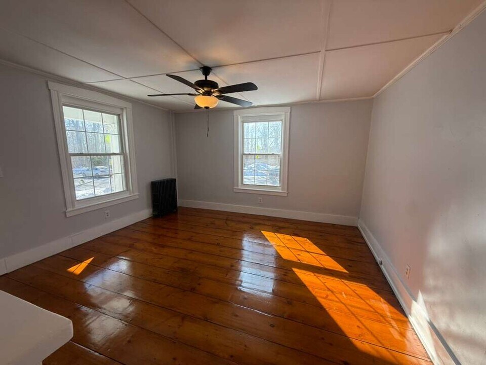 66 Main St in Princeton, MA - Building Photo