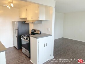 4641 W Slauson Ave-Unit -5C in Los Angeles, CA - Building Photo - Building Photo