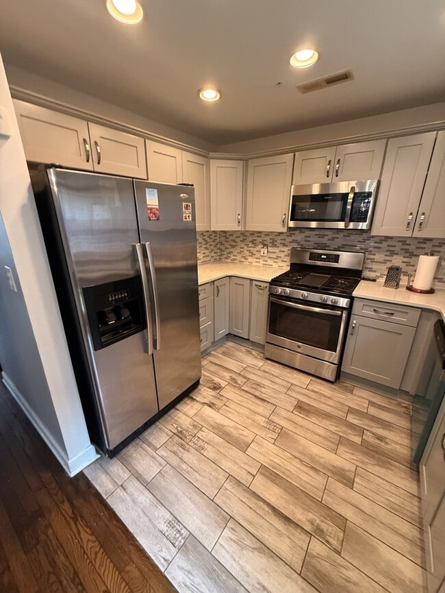 836 Hr Dr SE in Washington, DC - Building Photo - Building Photo