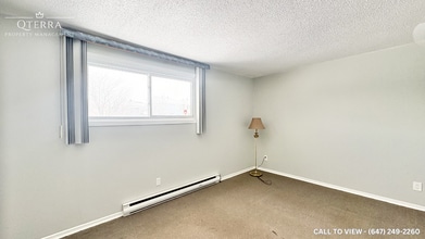 2443 Page Rd in Ottawa, ON - Building Photo - Building Photo