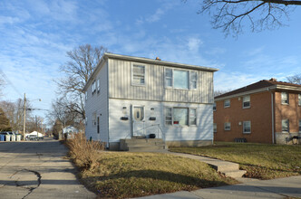 5958 N 67th St, Unit Upper in Milwaukee, WI - Foto de edificio - Building Photo