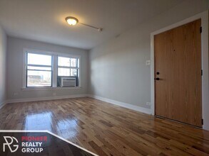 510 W Arlington Pl, Unit 4 in Chicago, IL - Foto de edificio - Building Photo