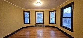 141 Chestnut Ave, Unit 2nd Floor Apt in Waterbury, CT - Building Photo