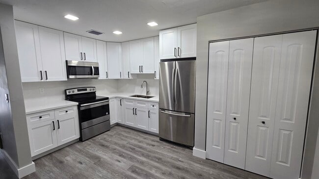 19438 NW 28th Pl in Miami Gardens, FL - Foto de edificio - Building Photo