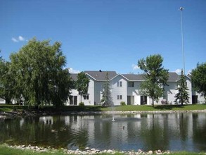 Tucker Pointe Townhomes in Fargo, ND - Foto de edificio - Building Photo