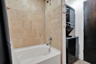 831 S Flores St in San Antonio, TX - Building Photo - Building Photo