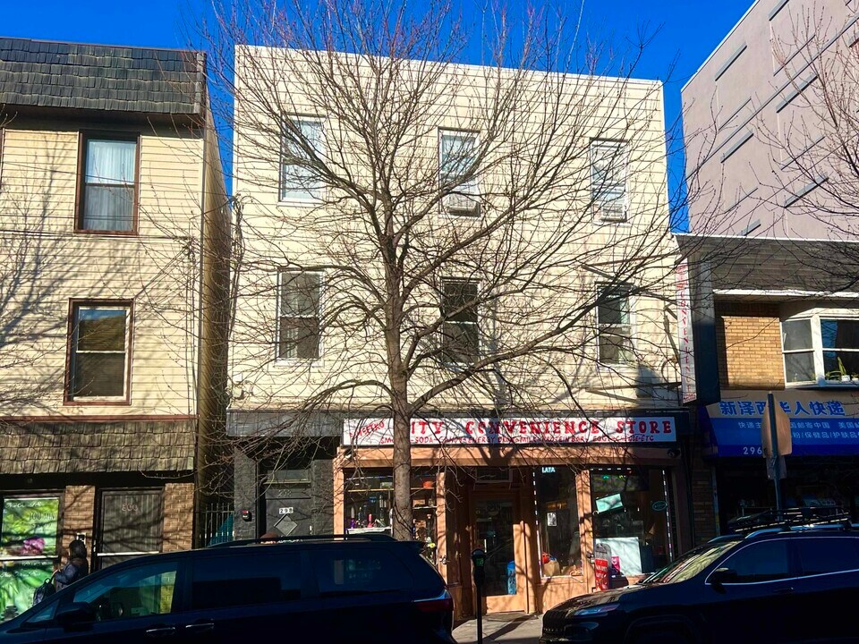 298 Newark Ave in Jersey City, NJ - Building Photo