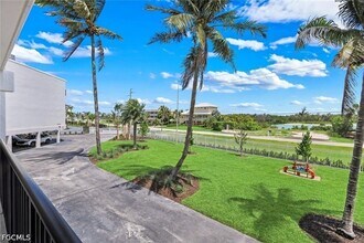 25840 Hickory Blvd, Unit 102 in Bonita Springs, FL - Foto de edificio - Building Photo