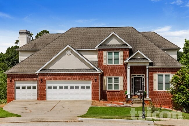 property at 3016 Edgewater Pointe
