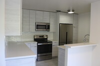 1245 N Kings Rd in West Hollywood, CA - Building Photo - Building Photo