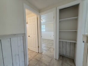 4830 Treasure Dr in New Port Richey, FL - Foto de edificio - Building Photo