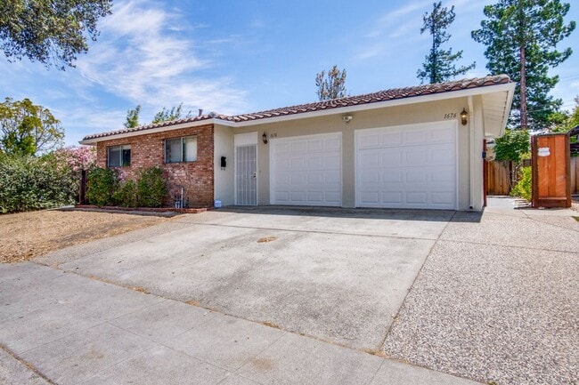 property at 1676 Blue Jay Dr