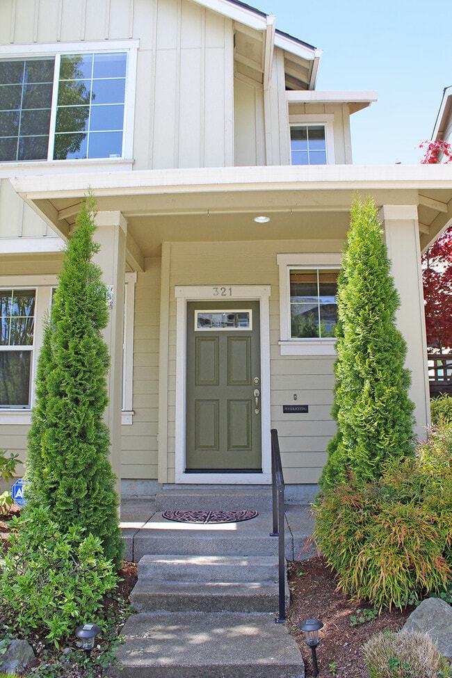 321 NE Edgeway Drive in Hillsboro, OR - Building Photo - Building Photo