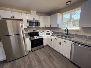 8603 Meadow Rd SW in Lakewood, WA - Building Photo - Building Photo