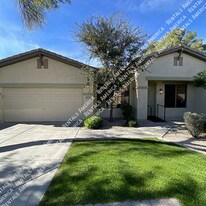 2000 W Periwinkle Way in Chandler, AZ - Building Photo