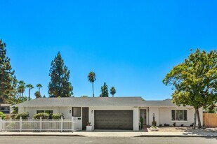 5590 Shasta Ln in La Mesa, CA - Building Photo
