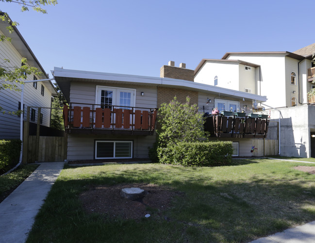 1721 28th Ave SW in Calgary, AB - Building Photo - Primary Photo