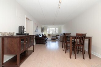 4 Consulate Dr in Eastchester, NY - Building Photo - Building Photo