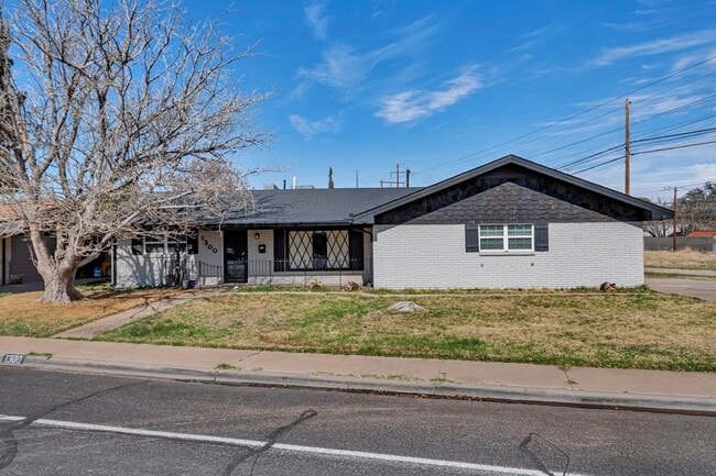 1300 Bonham Ave in Odessa, TX - Building Photo - Building Photo