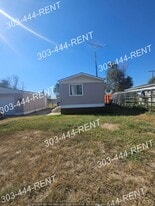 203 Oak St in Log Lane Village, CO - Building Photo