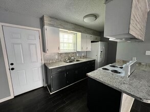 1008 Owen St, Unit A in Malvern, AR - Building Photo - Building Photo