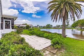 1726 Cape Hatteras Dr in Naples, FL - Building Photo - Building Photo