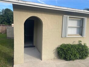 4717 Carver St in Greenacres, FL - Building Photo - Building Photo