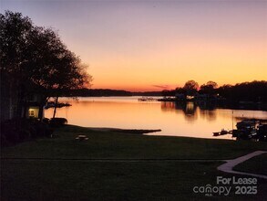 18701 Nautical Dr in Cornelius, NC - Building Photo - Building Photo