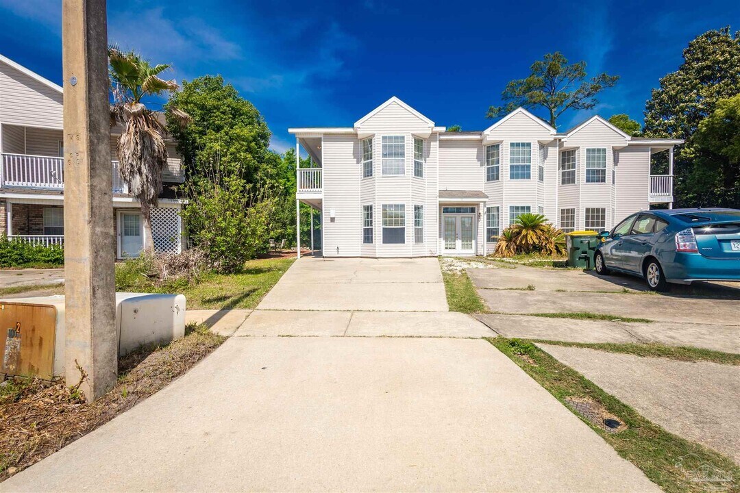 13 Chatelaine Cir SE in Fort Walton Beach, FL - Building Photo