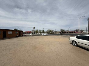 705 W Irvington Rd in Tucson, AZ - Building Photo - Building Photo