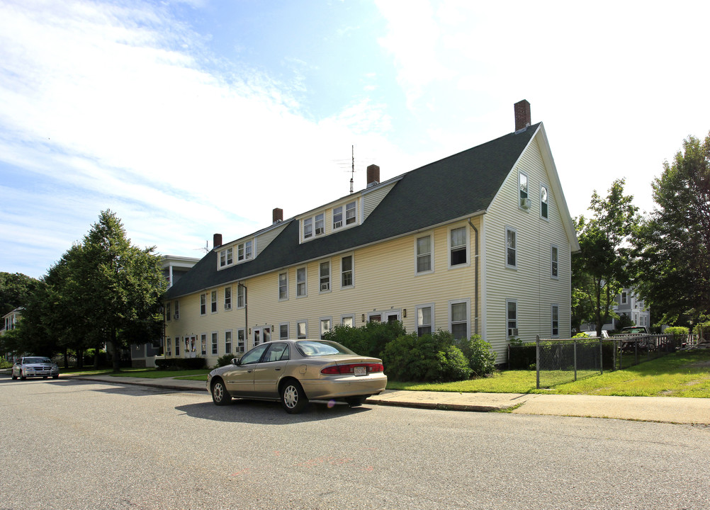 37-47 Taft St in Northbridge, MA - Building Photo